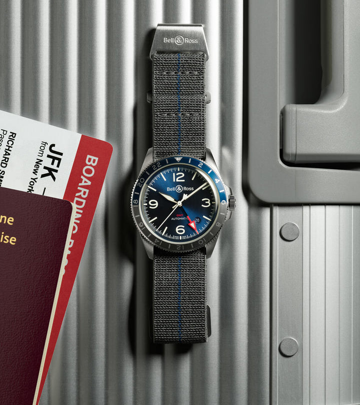 Bell & Ross - Bell & Ross BR V2-93 GMT Blue - Sangle Elastique Gris Et Bleu - Les Champs d'Or