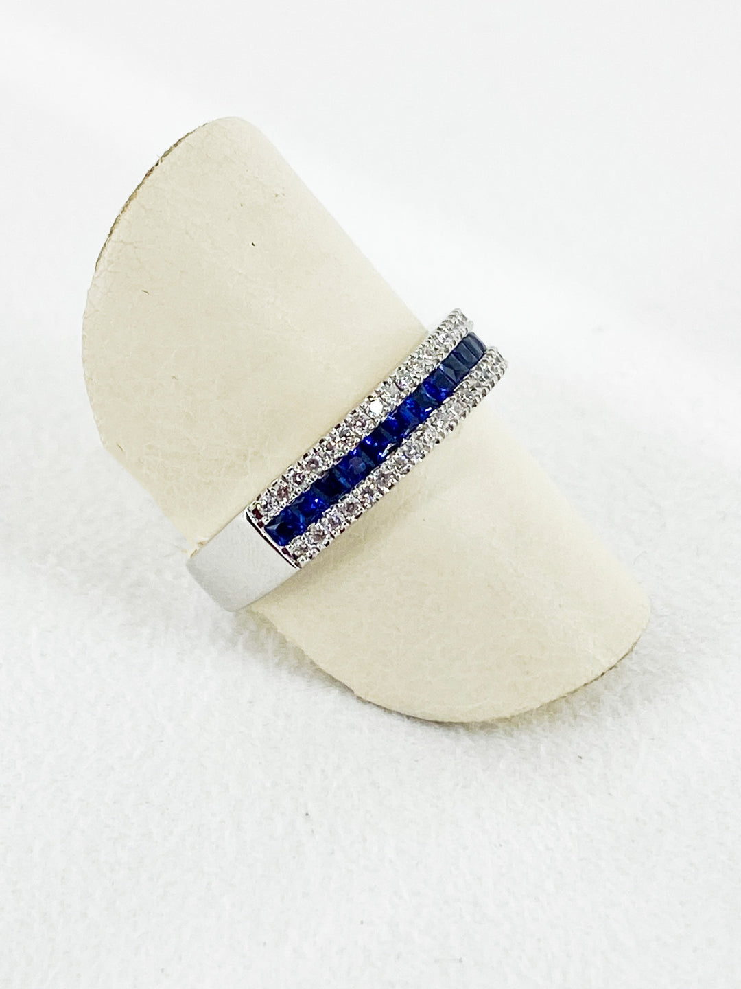 Bague Diamant et Saphir Bleu -  - Sublime Diamant - Bagues - Les Champs d'Or