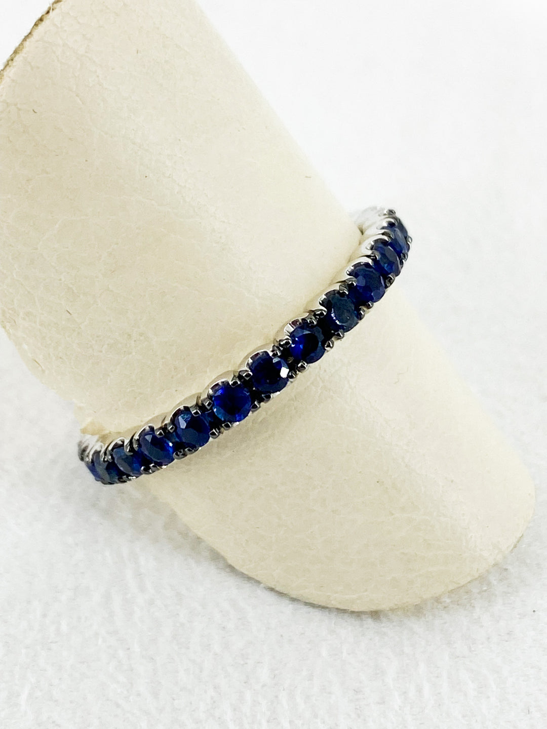 Alliance Sertis de Saphir Bleu - Sublime Diamant - Bagues - Les Champs d'Or