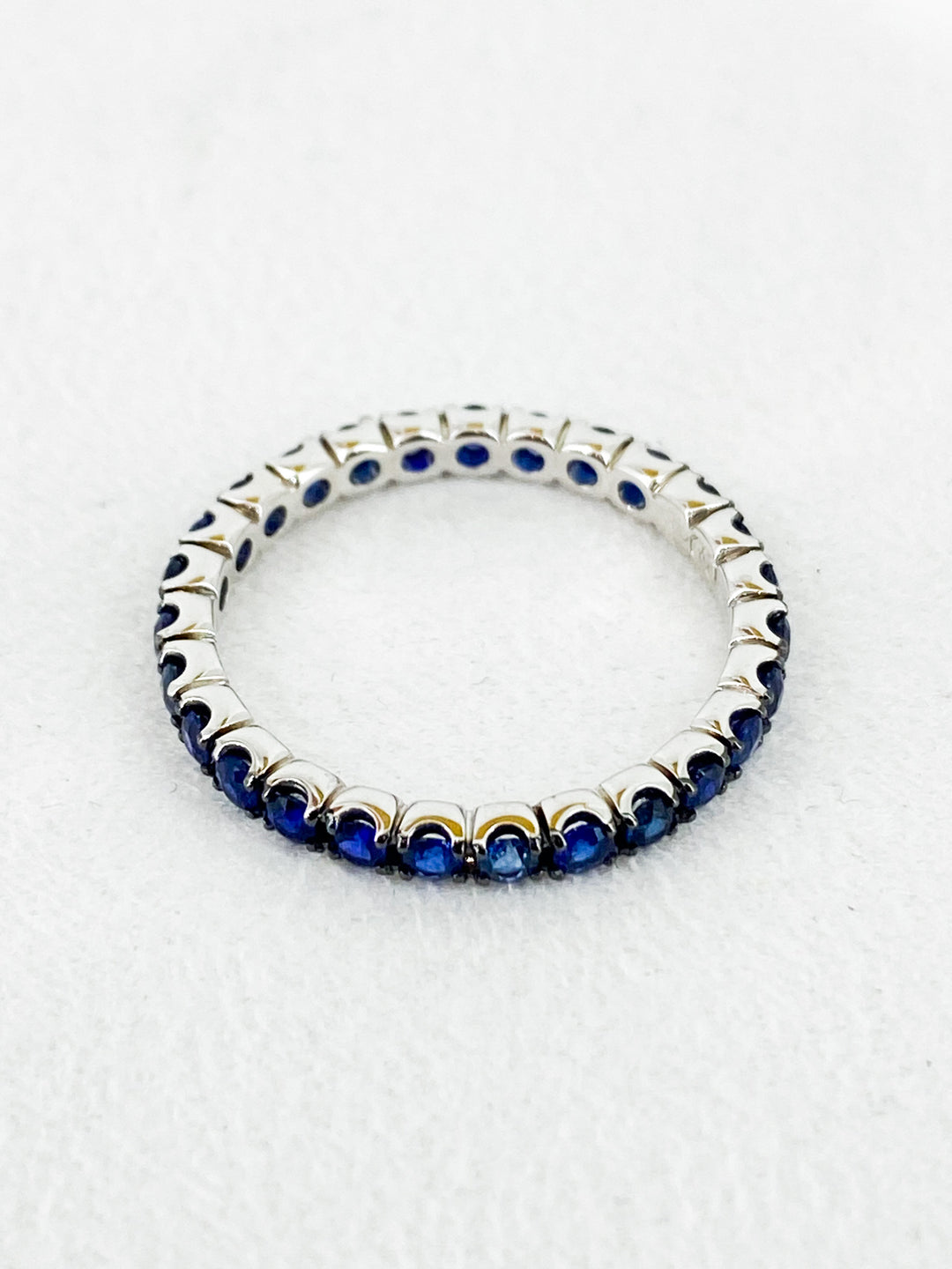 Alliance Sertis de Saphir Bleu - Sublime Diamant - Bagues - Les Champs d'Or