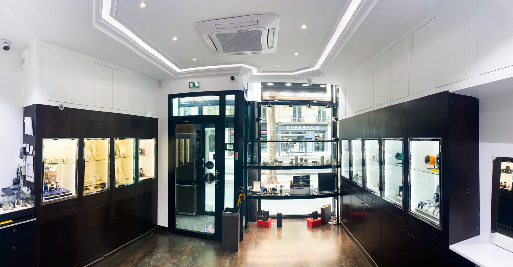 Intérieur de la boutique Les Champs d'Or avenue Franklin D. Roosevelt Paris 8e